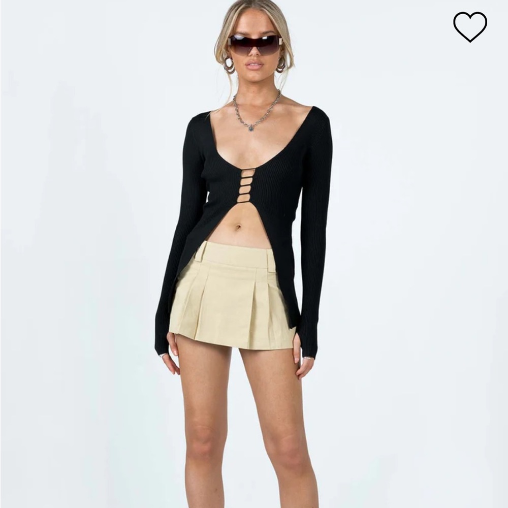 Lioness black top